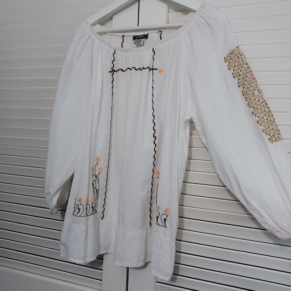 XCVI White Cotton Floral Embroidered Boho Tunic Top - Picture 8 of 8